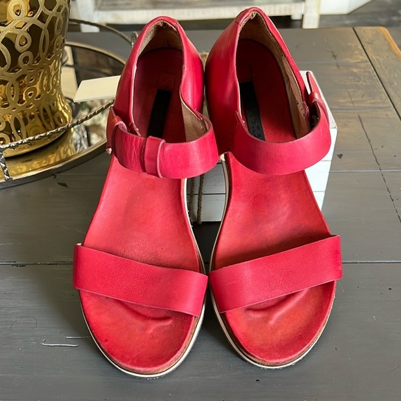 Neosens Women's Red Sandals Size 37 or 6.5 or‎ 7 EU - Picture 2 of 10